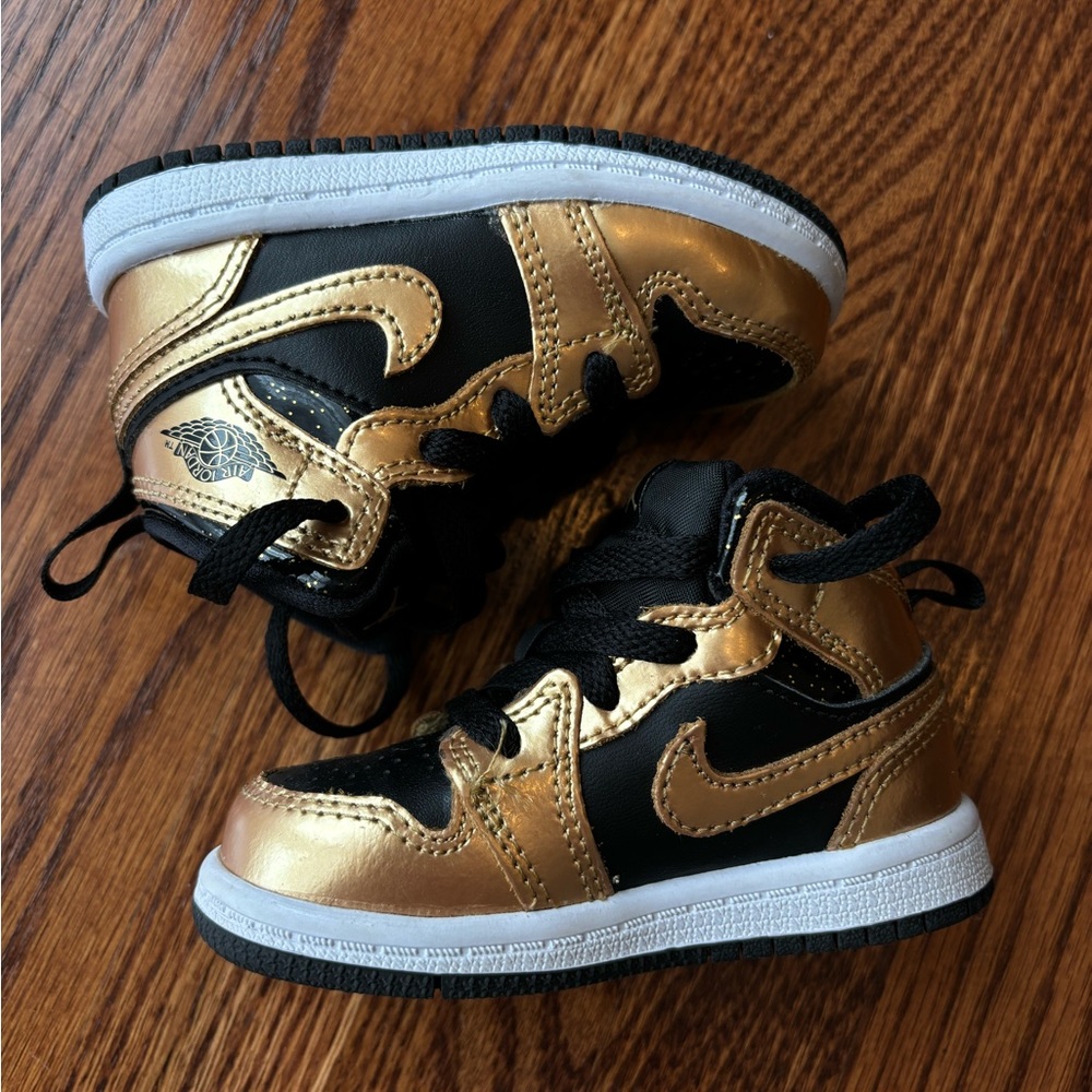 Toddler Air Jordan 1 Mid SE in Black Metallic Gold 🏀